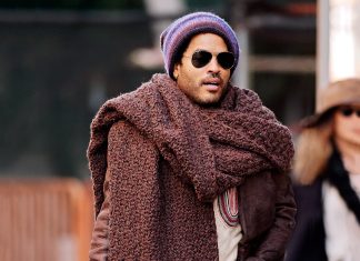 Esarfa de matase, un stil mereu in voga