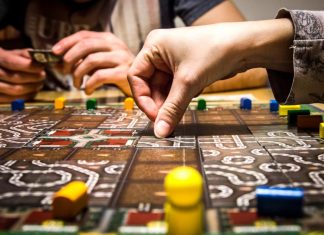 Cele mai cunoscute jocuri de societate pentru adolescenți