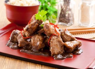 Pui cu ardei si sos de fasole neagra