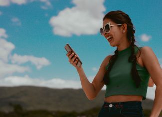 Reguli de aur pentru un selfie perfect folosite de vedete